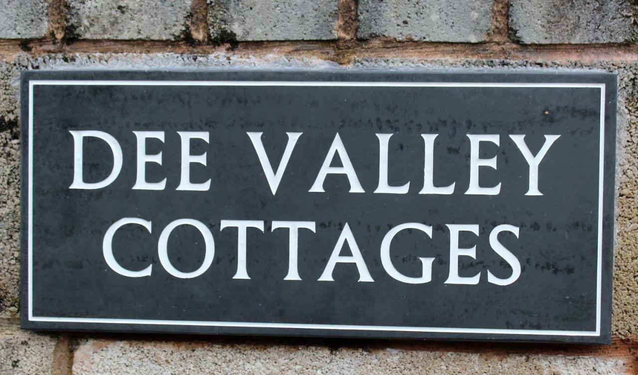 Dee Valley Cottages Лланголлен Экстерьер фото